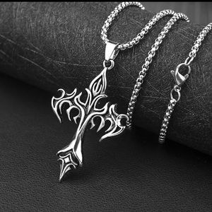 Cross pendant necklace